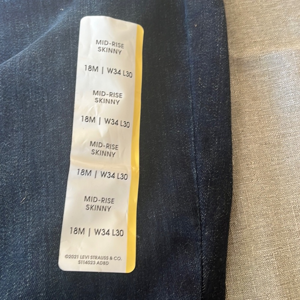 Denizen From Levi’s brand New mid rise skinny